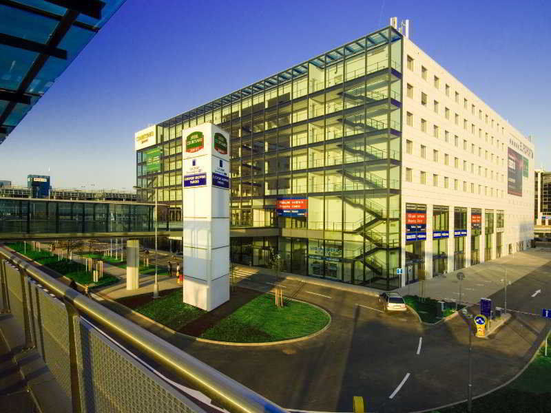 Courtyard By Marriott Airport Praga